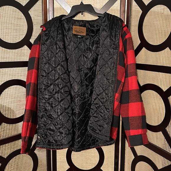 Woodland Creek Men's Quilted Flannel Jacket With Hood in Red/Black Plaid size L - Picture 4 of 11